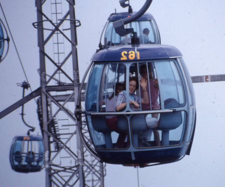 1986 03 09 Ocean Park Miriam on gondolas