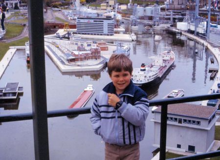 1986 05 Amsterdam Madurodam Joel and harbor