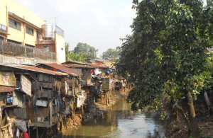 1990 07 Sample of slums around waterways